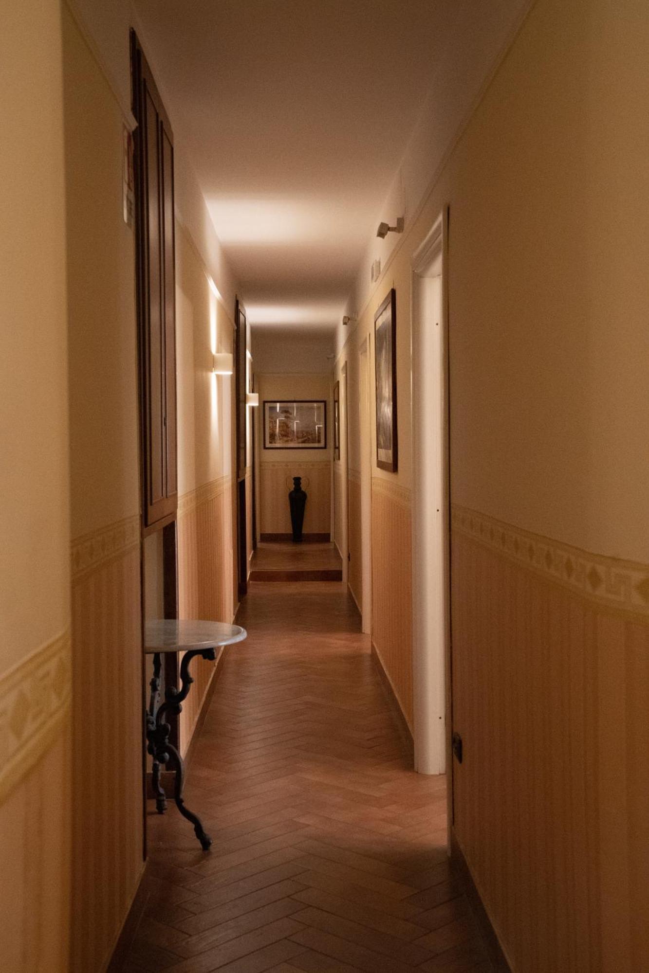 B&B Conte Cavour 나폴리 외부 사진
